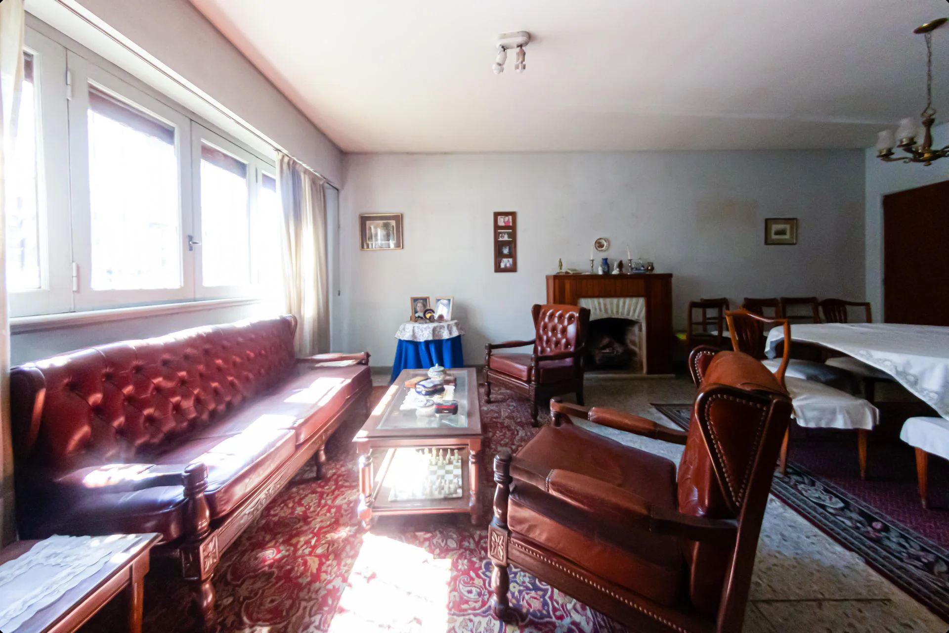 VENTA CASA 5 AMB EN SAENZ PEÑA CON GARAGE Y PARQUE foto 4