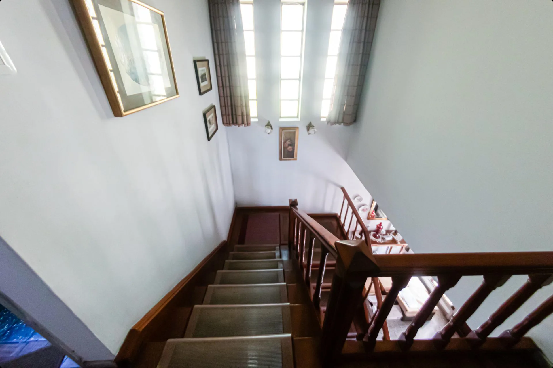 VENTA CASA 5 AMB EN SAENZ PEÑA CON GARAGE Y PARQUE foto 5