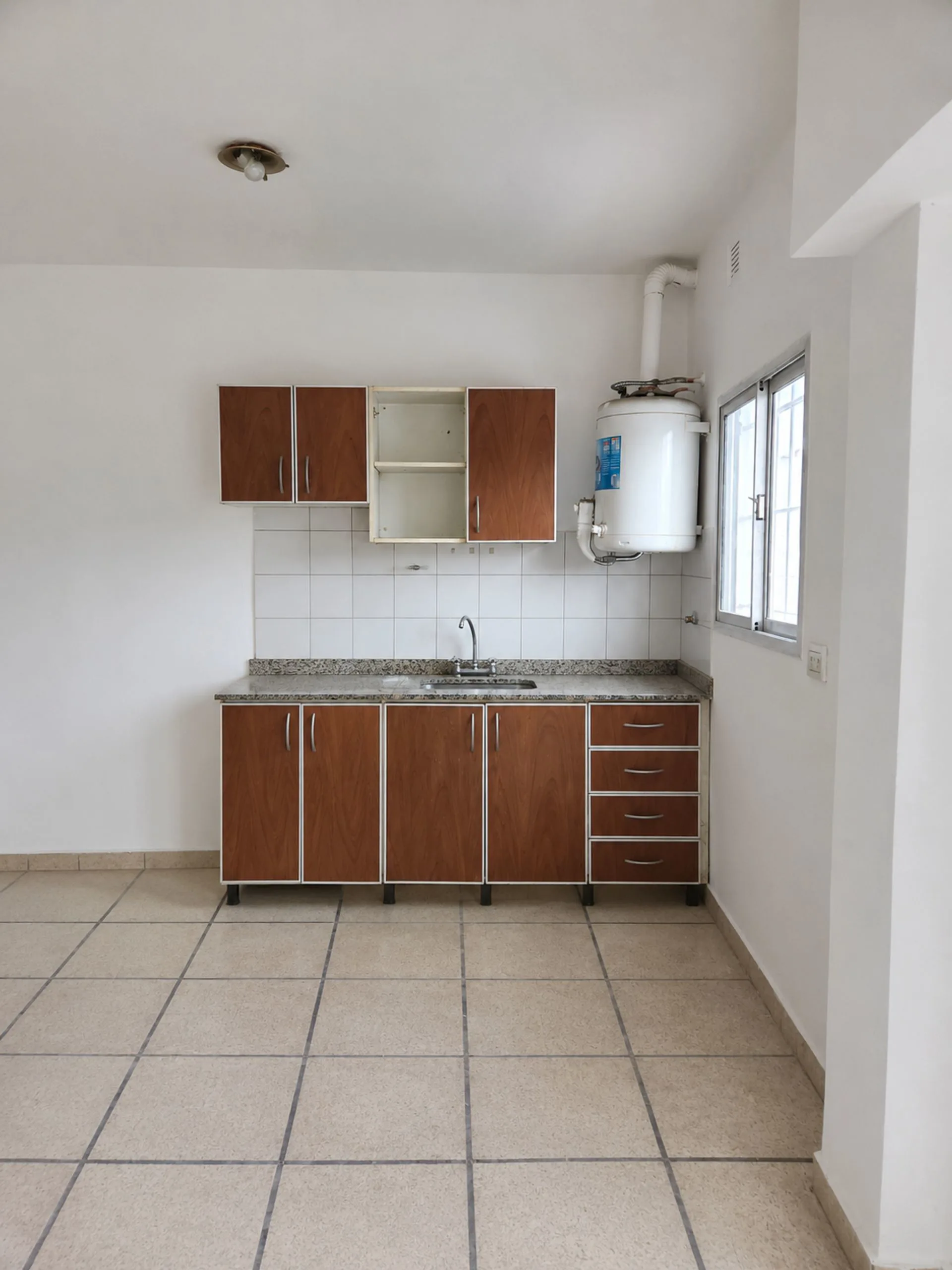 ALQUIER 2 AMBIENTES EN MORON foto 2