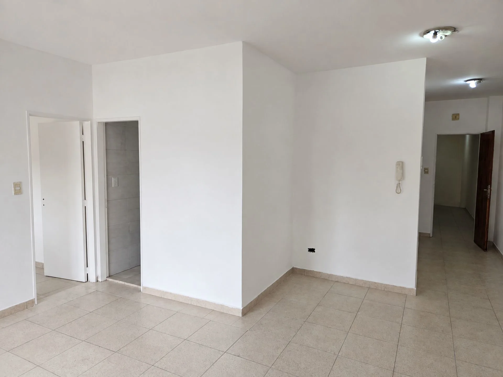 ALQUIER 2 AMBIENTES EN MORON foto 3