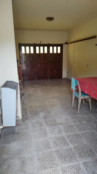 VENDO CASA C/LOCAL Y TERRENO foto 2