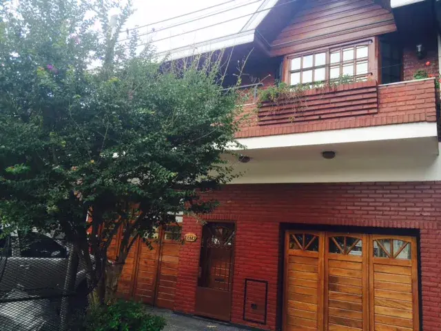 Chalet con quincho y garaje en Quilmes Oeste