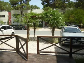 Duplex en Venta - 3 ambientes, 2 baños con jardín deck y parrilla foto 1