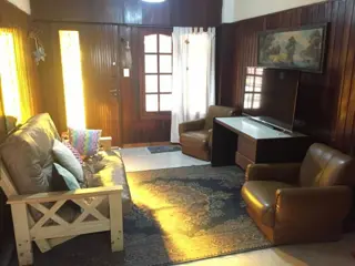 EXCELENTE PROPIEDAD MILTI FAMILIAR 7 AMBIENTES   IMPERDIBLE foto 2