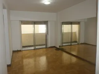 Muy buen depto de 2 amb con balcón, muy luminoso. Apto profesional. foto 3