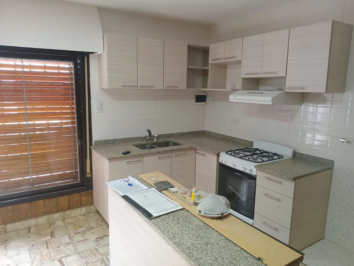 CASA 4 AMBIENTES EN VENTA LOMAS DEL MIRADOR APTO C foto 2