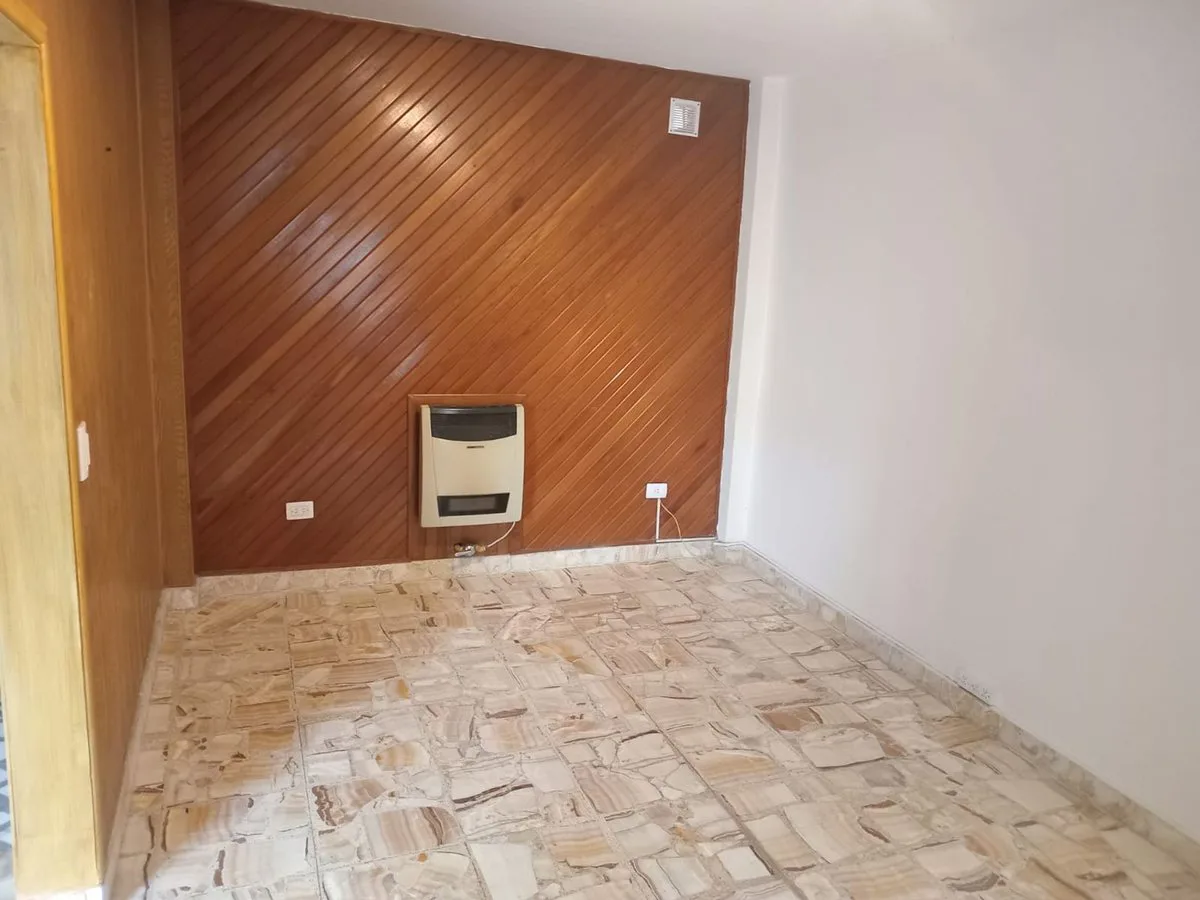 CASA 4 AMBIENTES EN VENTA LOMAS DEL MIRADOR APTO C foto 4