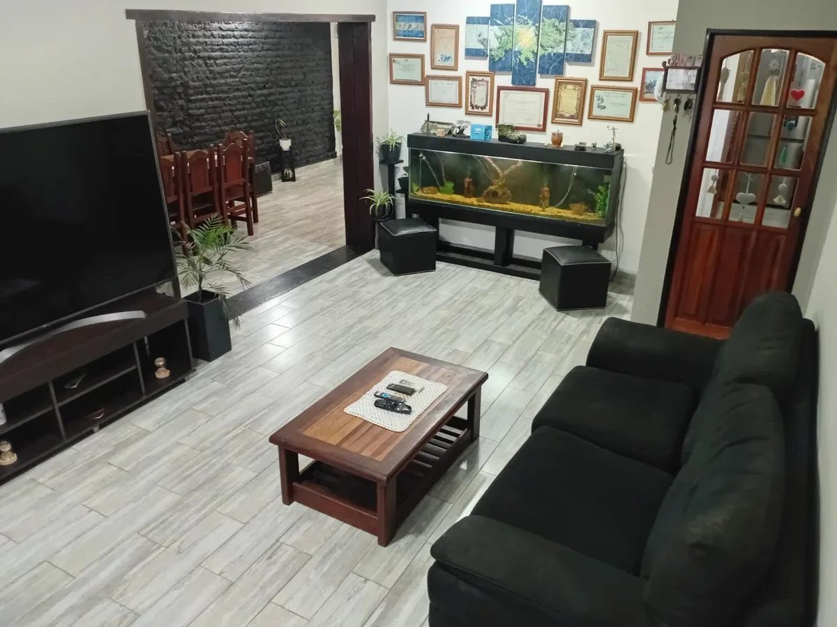 VENTA EXCELENTE CASA 5 AMBIENTES EN ITUZAINGO foto 2