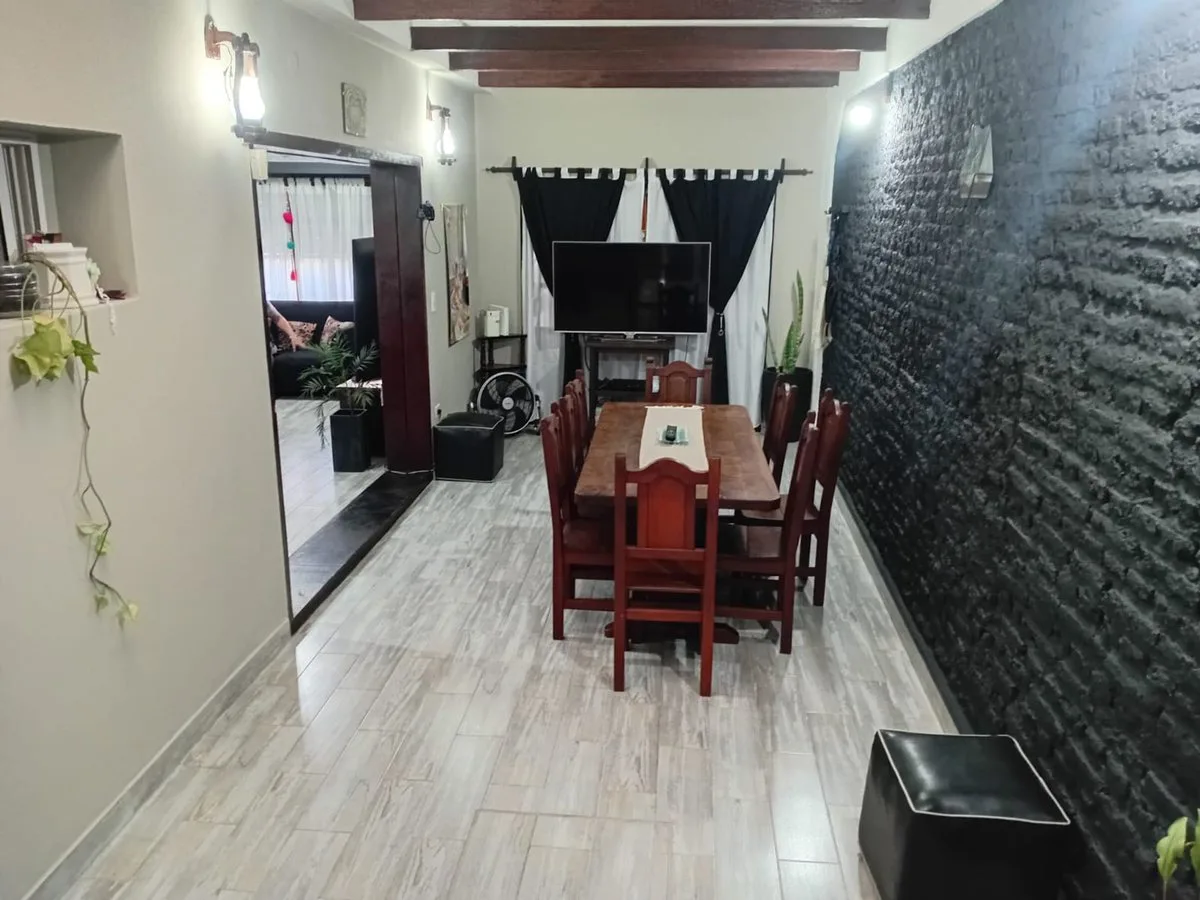 VENTA EXCELENTE CASA 5 AMBIENTES EN ITUZAINGO foto 3
