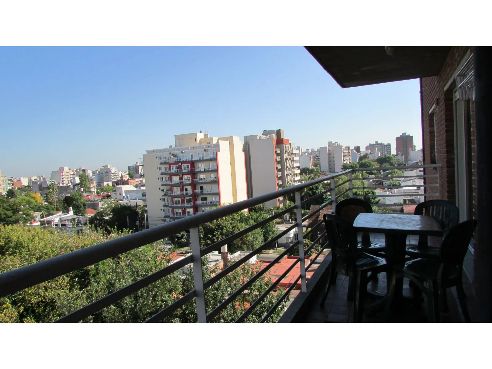 Departamento 4 ambientes con cochera en Torres Moron foto 2