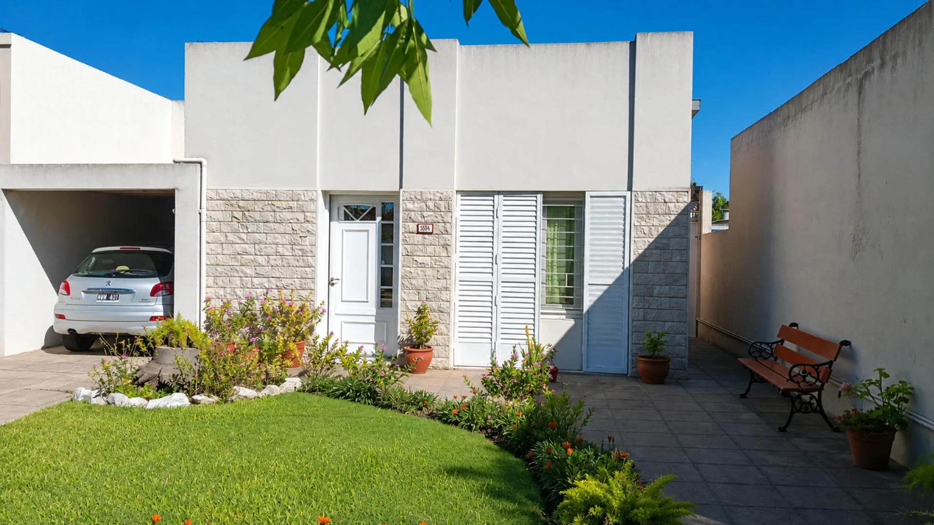 CASA EN VENTA 3DORM,COCH,Y PATIO EN PLENO CENTRO