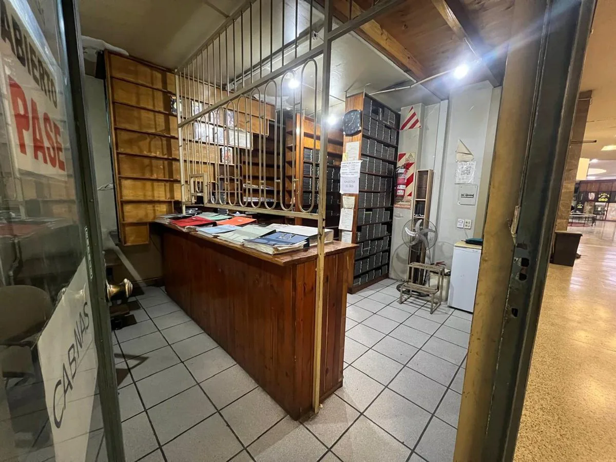 Venta de local comercial en Galería Tonsa foto 4