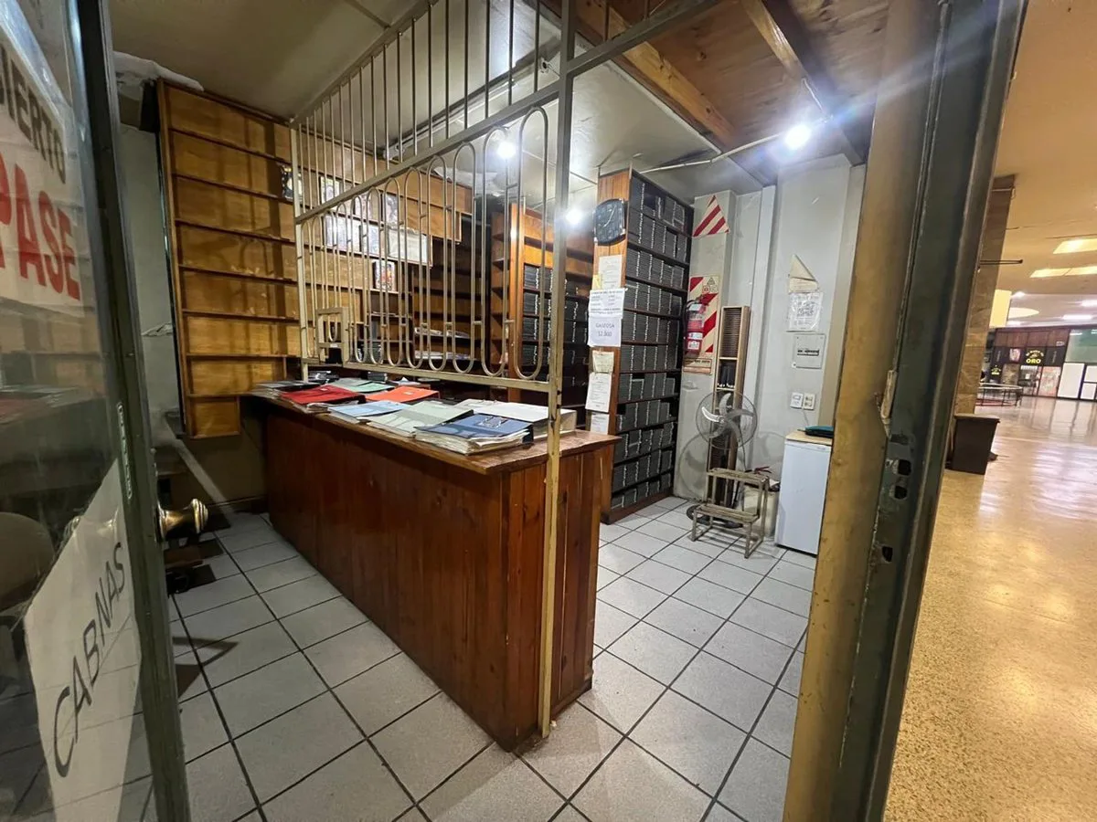 Venta de local comercial en Galería Tonsa foto 5