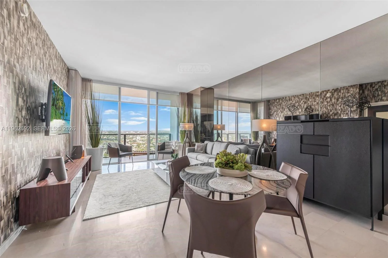 88 SW 7th St #3806 foto 4