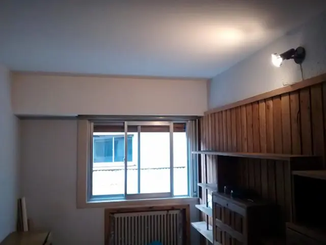 Amplio departamento céntrico de 3 dormitorios con patio. Apto profesional