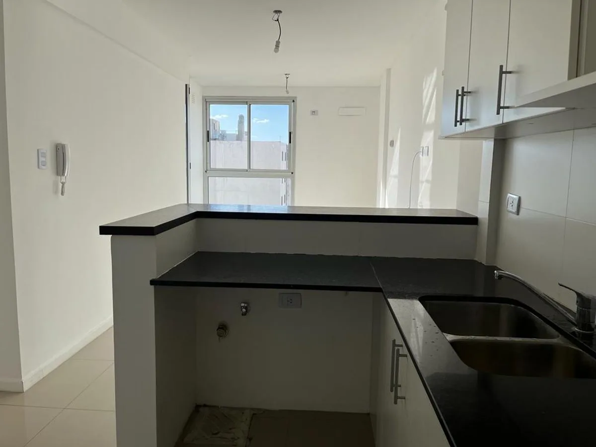EXCELENTE DEPARTAMENTO UN DORMITORIO CON BALCON foto 2