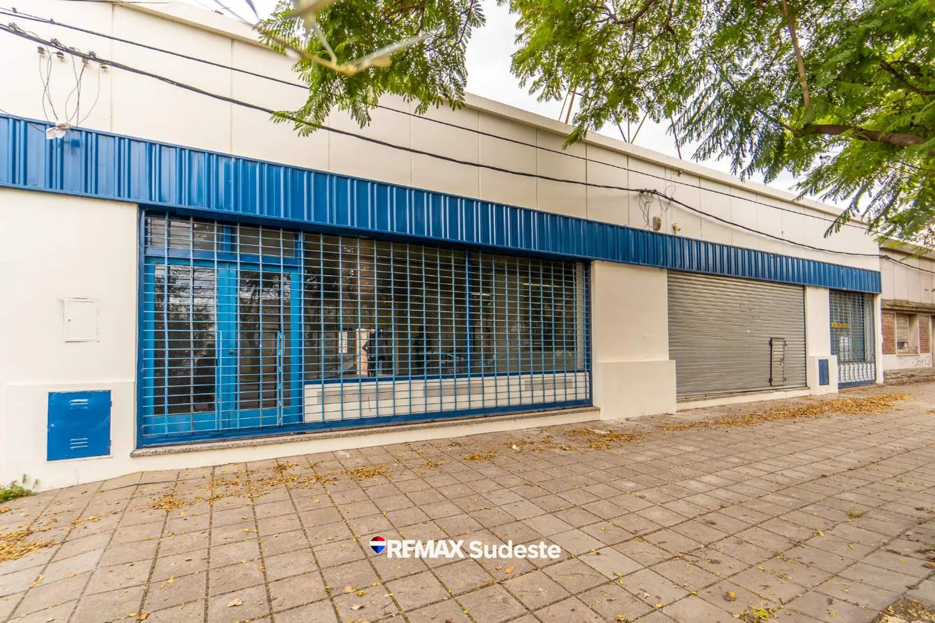 SALON COMERCIAL Y TALLER C/ SALIDA POR MALVINAS foto 2