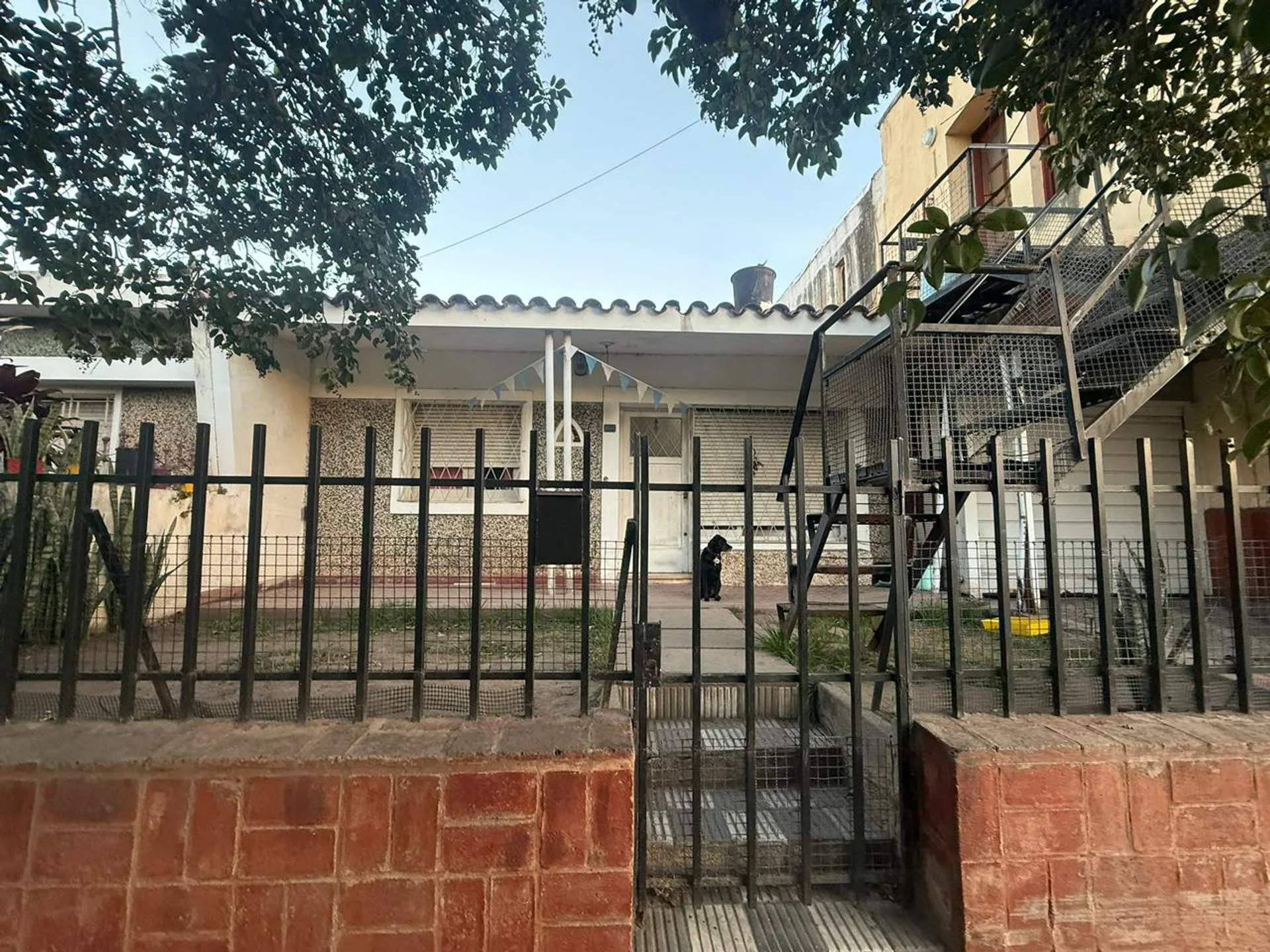 VENTA CASA 3 DORM + DPTO 2 DORM BARRIO YAPEYU foto 3