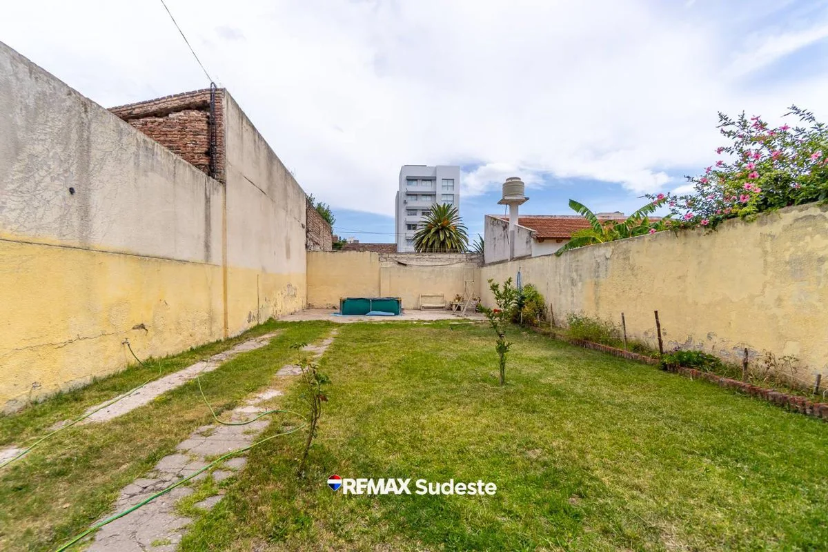 VENTA CASA TRADICIONAL EN EL CENTRO AMPLIO LOTE foto 2