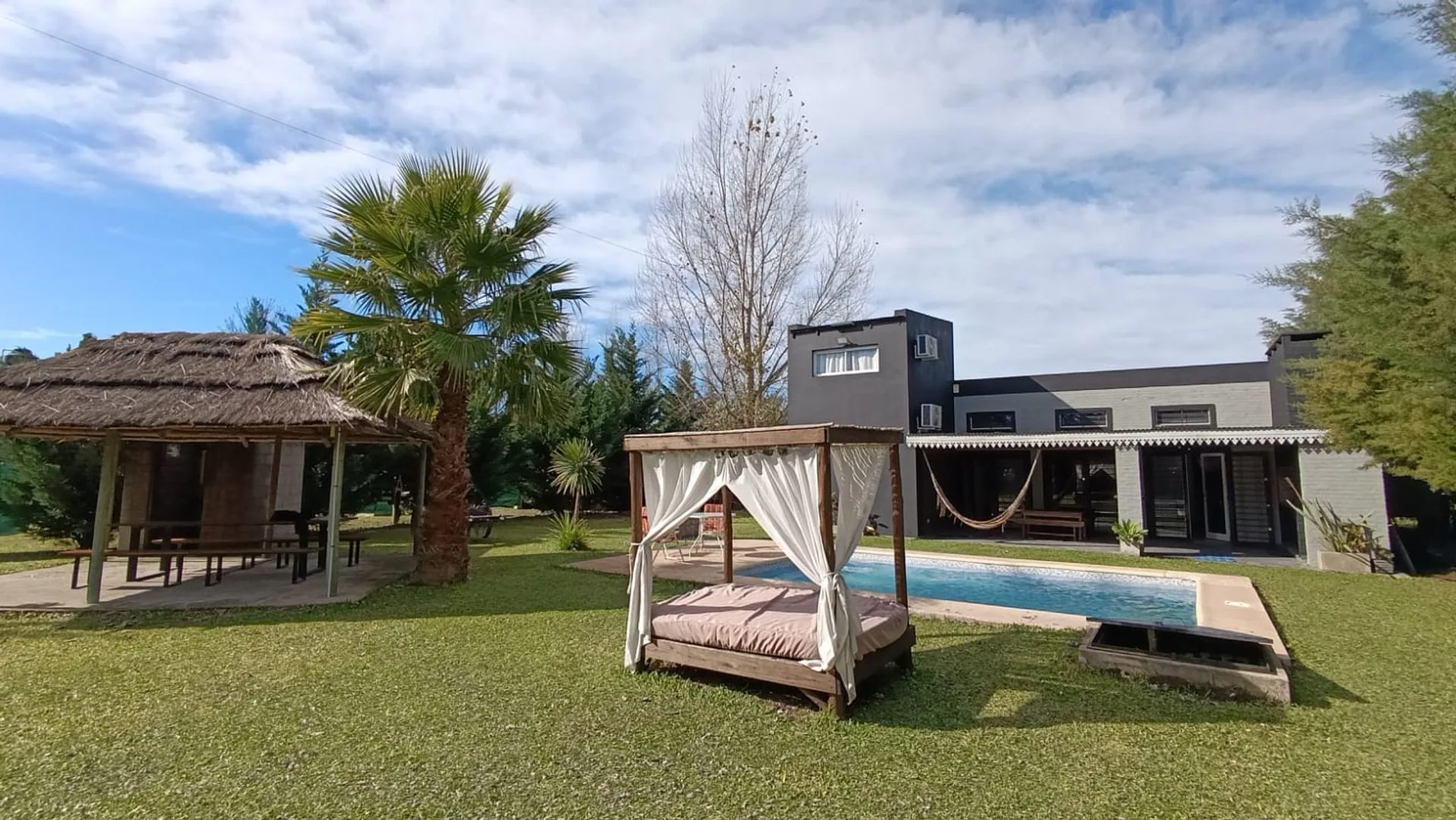 Venta Casaquinta 1.643 m², Cumelen, San Nicolas foto 2