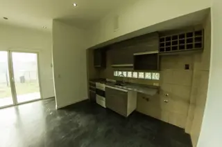 EXCELENTE unidad a estrenar tipo Ph de 55m2 sobre terreno de 260m2 U$S 65.000 foto 2
