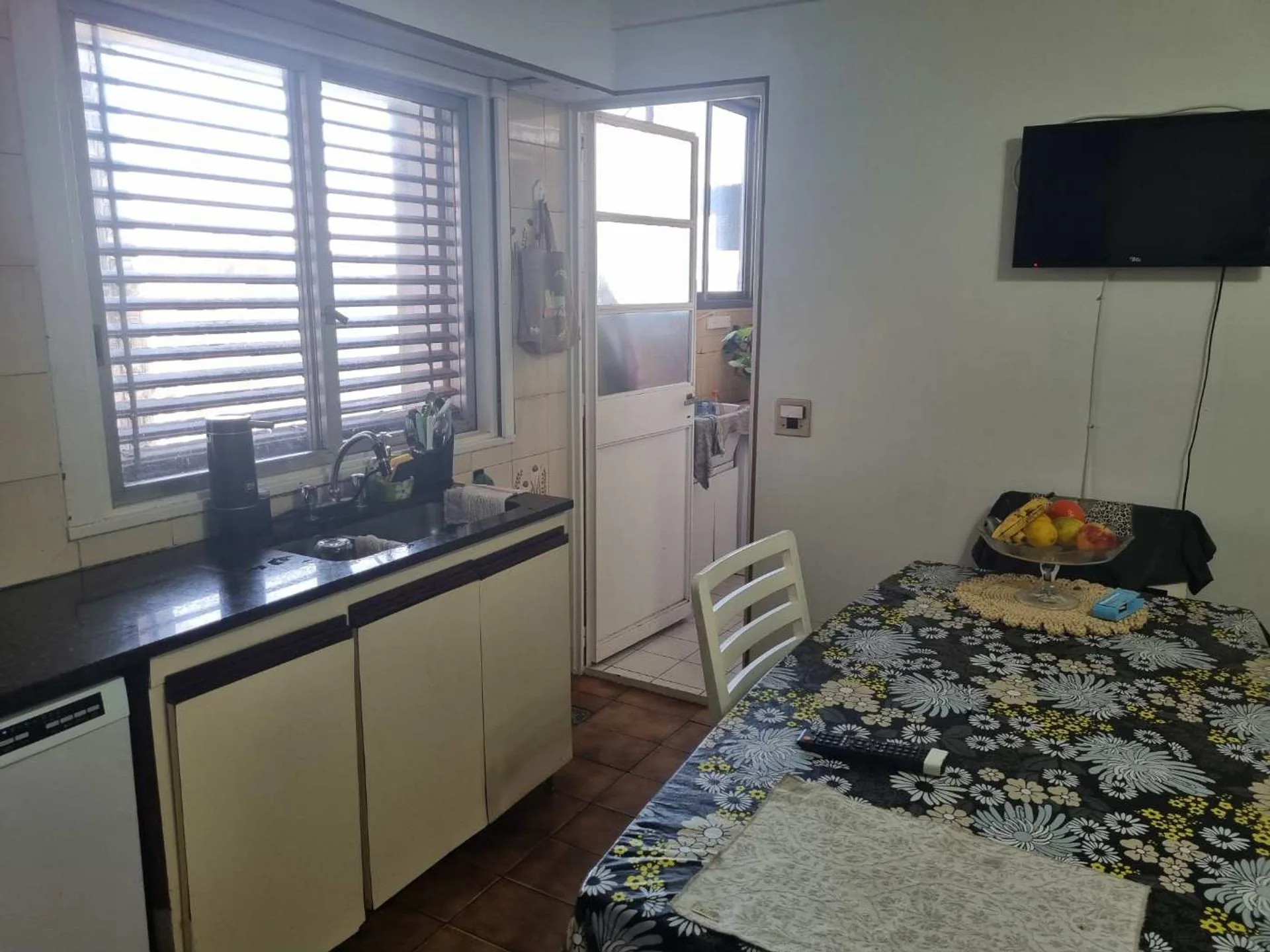 Venta depto. 4 amb. al frente con balcón en Wilde foto 5
