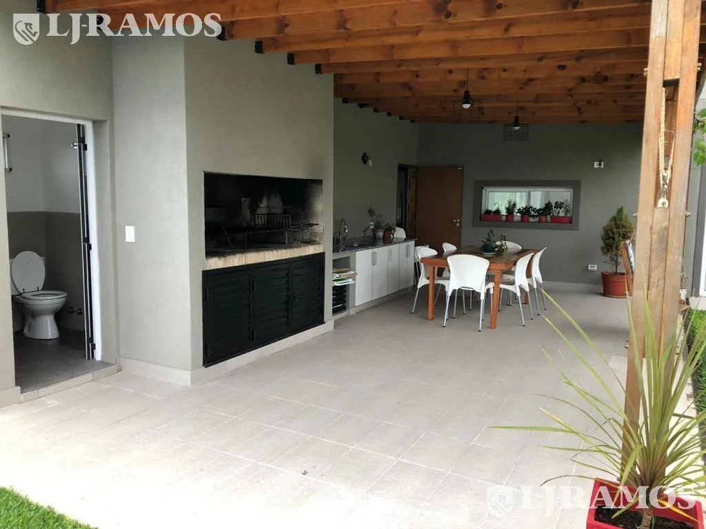 Casa en  A1 San Sebastián fondo al pulmón verde, excelente ubicacion, MB foto 3