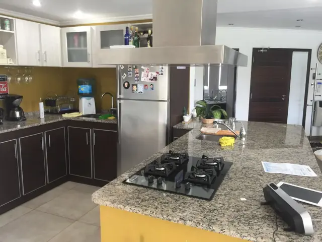 Importante casa de 3 dorm. Roldan
5 ambientes - 3 dormitorios - 3 baños - 2 cocheras
Av. de las Libertades , z/Tierra de Sueños 2, Roldán
250 m2, 165
