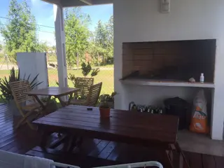 Importante casa de 3 dorm. Roldan
5 ambientes - 3 dormitorios - 3 baños - 2 cocheras
Av. de las Libertades , z/Tierra de Sueños 2, Roldán
250 m2, 165 foto 2