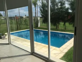 Importante casa de 3 dorm. Roldan
5 ambientes - 3 dormitorios - 3 baños - 2 cocheras
Av. de las Libertades , z/Tierra de Sueños 2, Roldán
250 m2, 165 foto 3