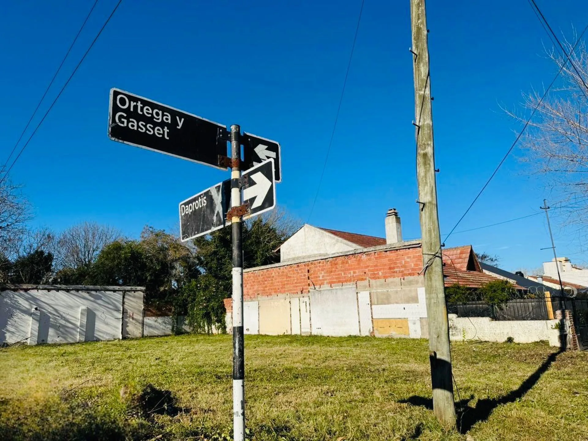 VENTA LOTE DE 328 M EN ORTEGA Y GASSET Y DAPROTIS foto 2