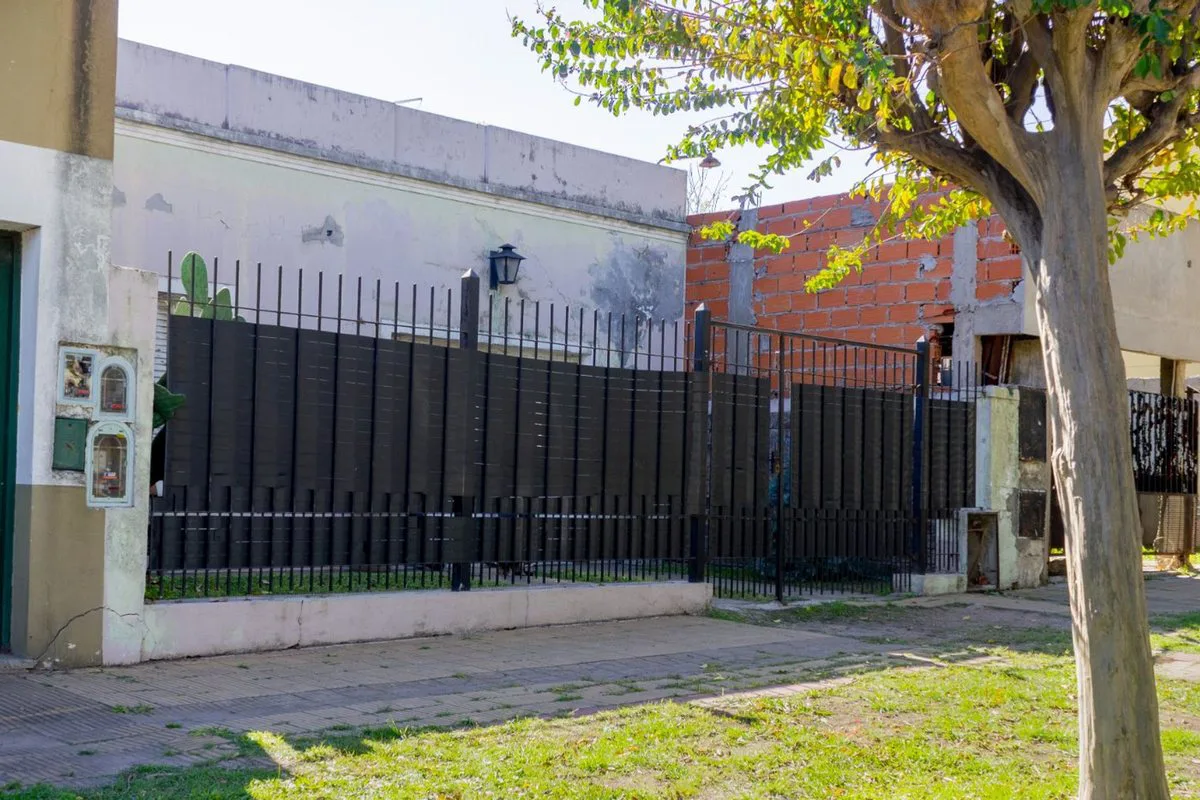 VENTA CASA 5 AMBIENTES EN MORON foto 2