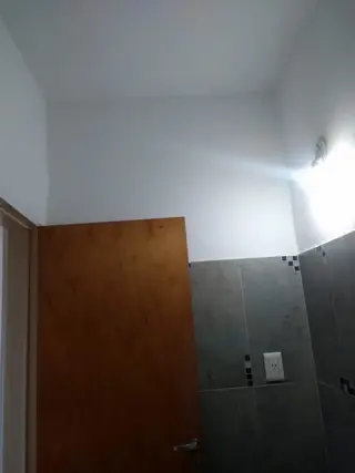 2 Departamentos, de un dormitorio, cocina-comedor con coneccion para lavarropas, termotanque y baño . foto 4