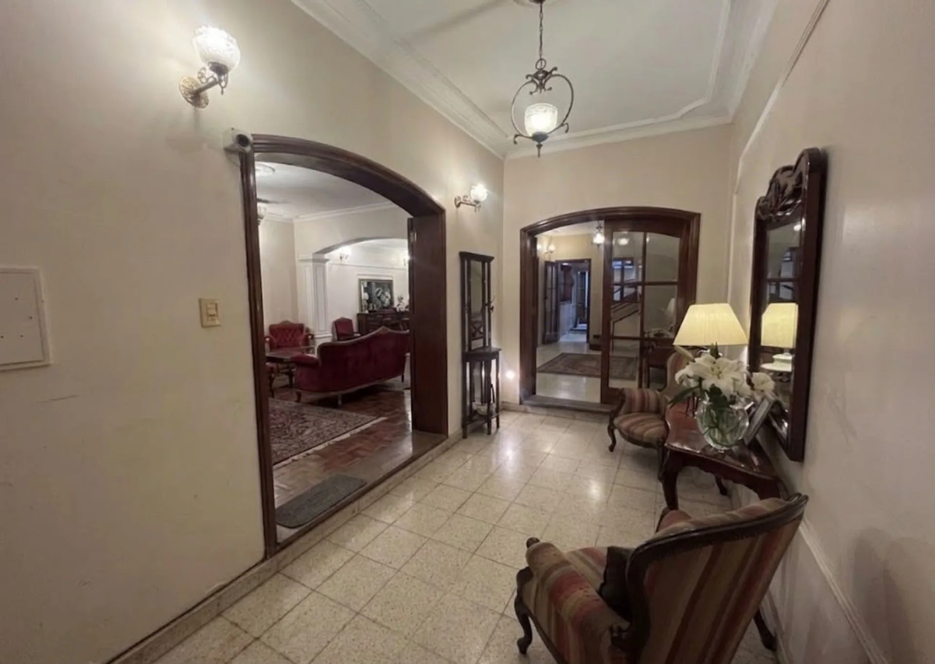 ALQUILER COMERCIAL EXCLUSIVA CASA BARRIO SUR foto 3