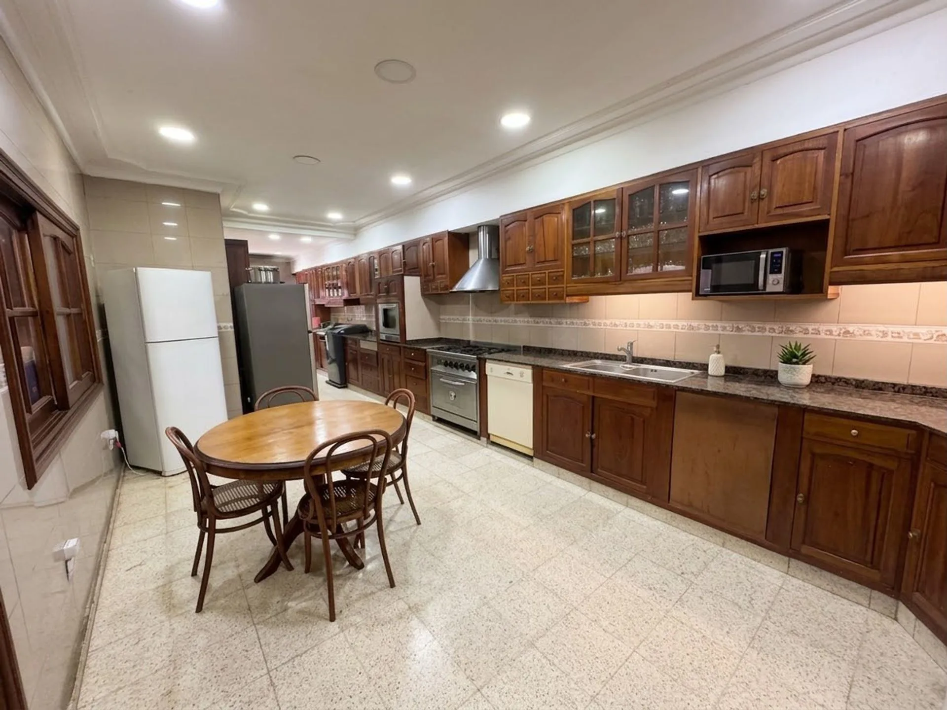 ALQUILER COMERCIAL EXCLUSIVA CASA BARRIO SUR foto 5