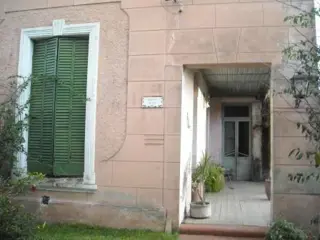 CASA EN LOTE DE 8.66 X 50 CON DOS DORMITORIOS A REFACCIONAR Y OTRO LOTE LIBRE DE 8.66 X 50 OPORTUNIDAD foto 4