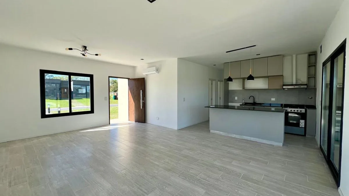 CASA 4 AMB CON PILETA A ESTRENAR SAN SEBASTIAN