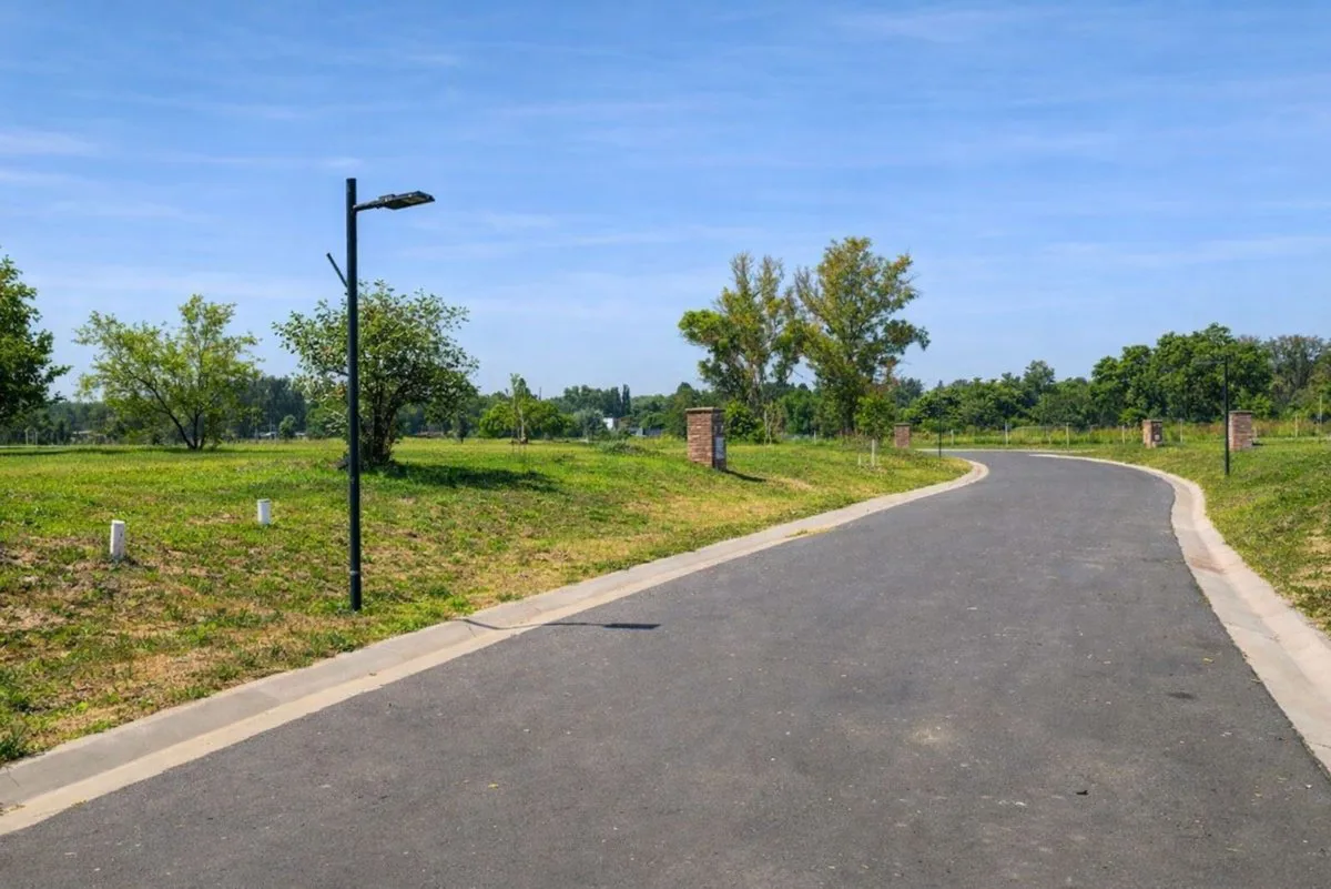 Lote en barrio La posta Pilar 19.000 + cuotas foto 3