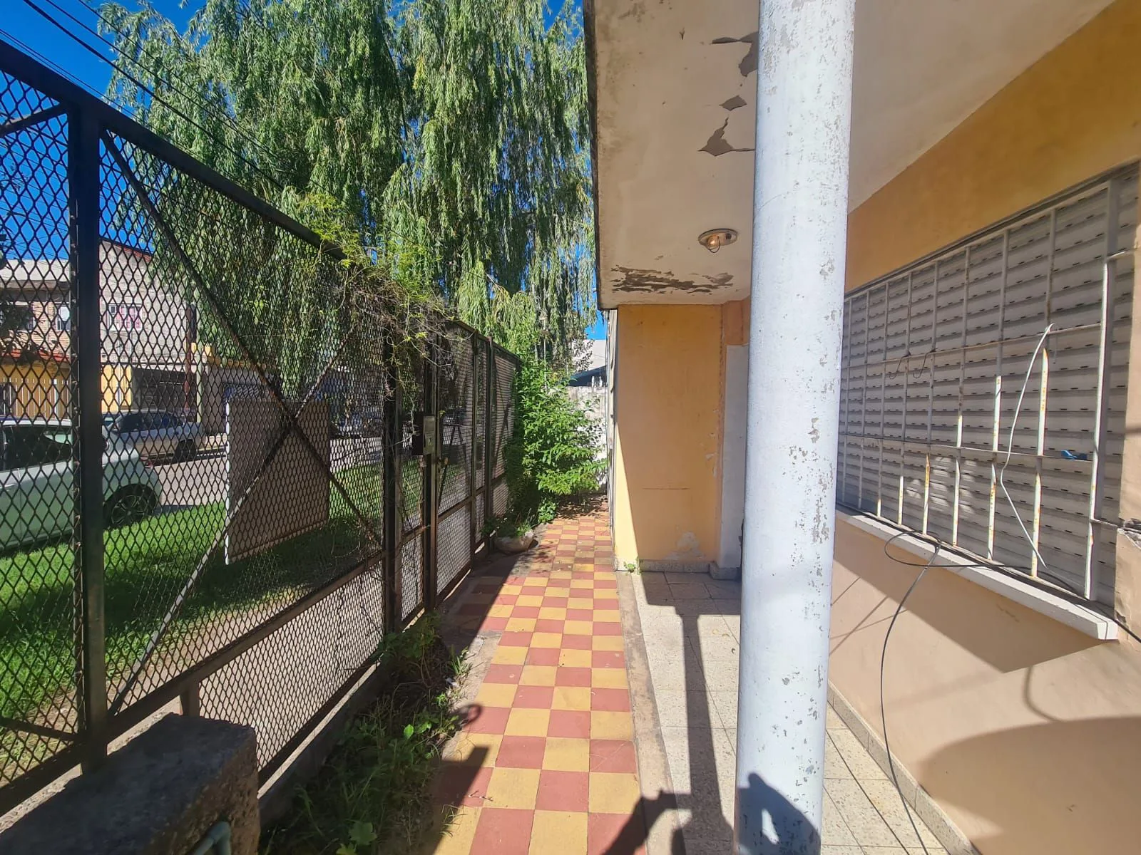 CASA A REFACCIONAR | CASTELAR NORTE | A CUADRAS DEL ACCESO OESTE foto 3