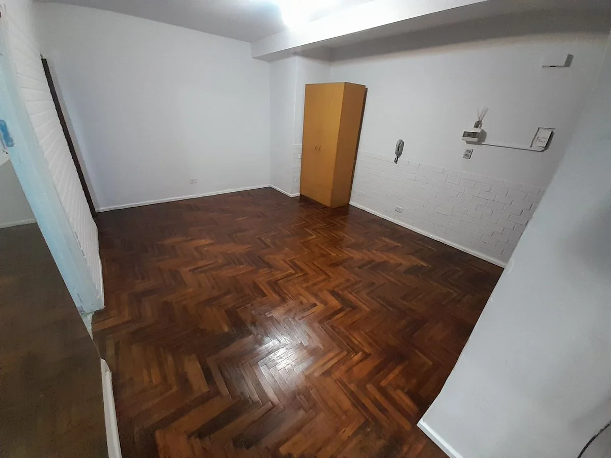 MONOAMBIENTE EN PLANTA BAJA APTO PROFESIONAL foto 3