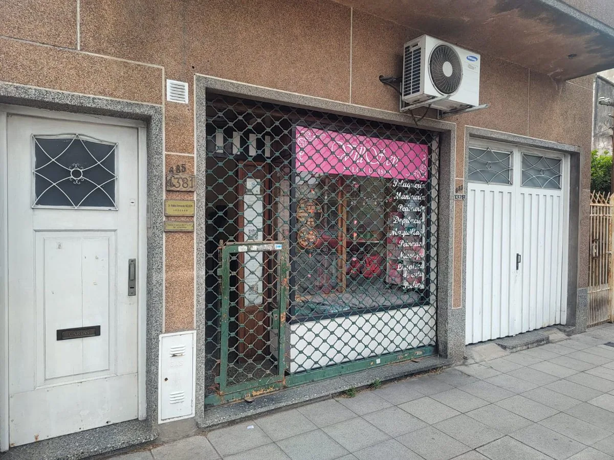 VENTA CASA 4 AMB C/LOCAL, COCHERA Y JARDIN foto 2