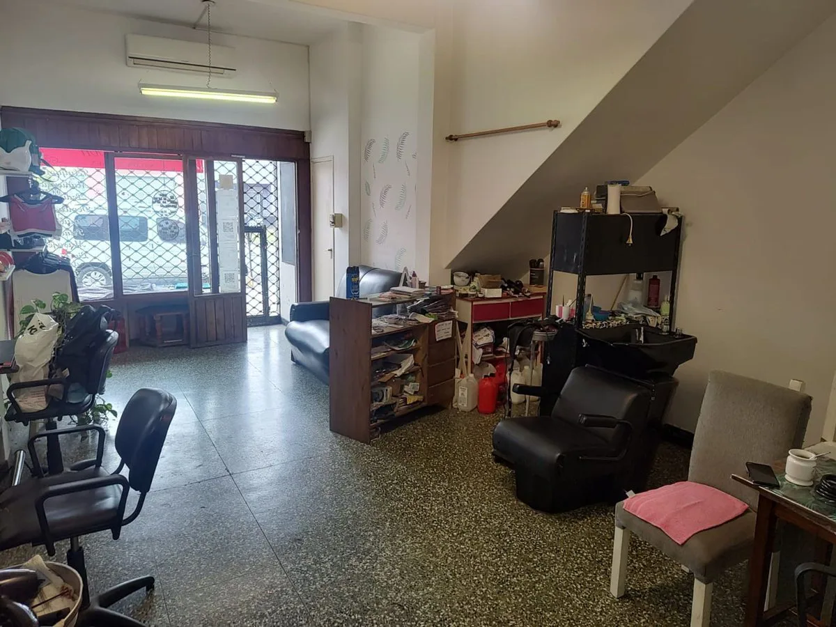 VENTA CASA 4 AMB C/LOCAL, COCHERA Y JARDIN foto 3