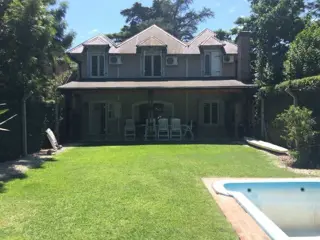 Chalet de calidad en dos Plantas en zona redencial foto 2