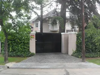 Chalet de calidad en dos Plantas en zona redencial foto 3