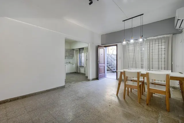 VENTA PH DE 4 AMBIENTES CON PATIO CENTRO DE BALLESTER