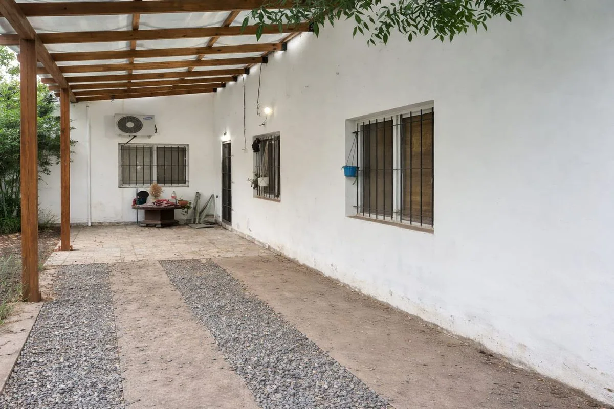 Casa 3 AMB  con Gran Parque y Pileta foto 3