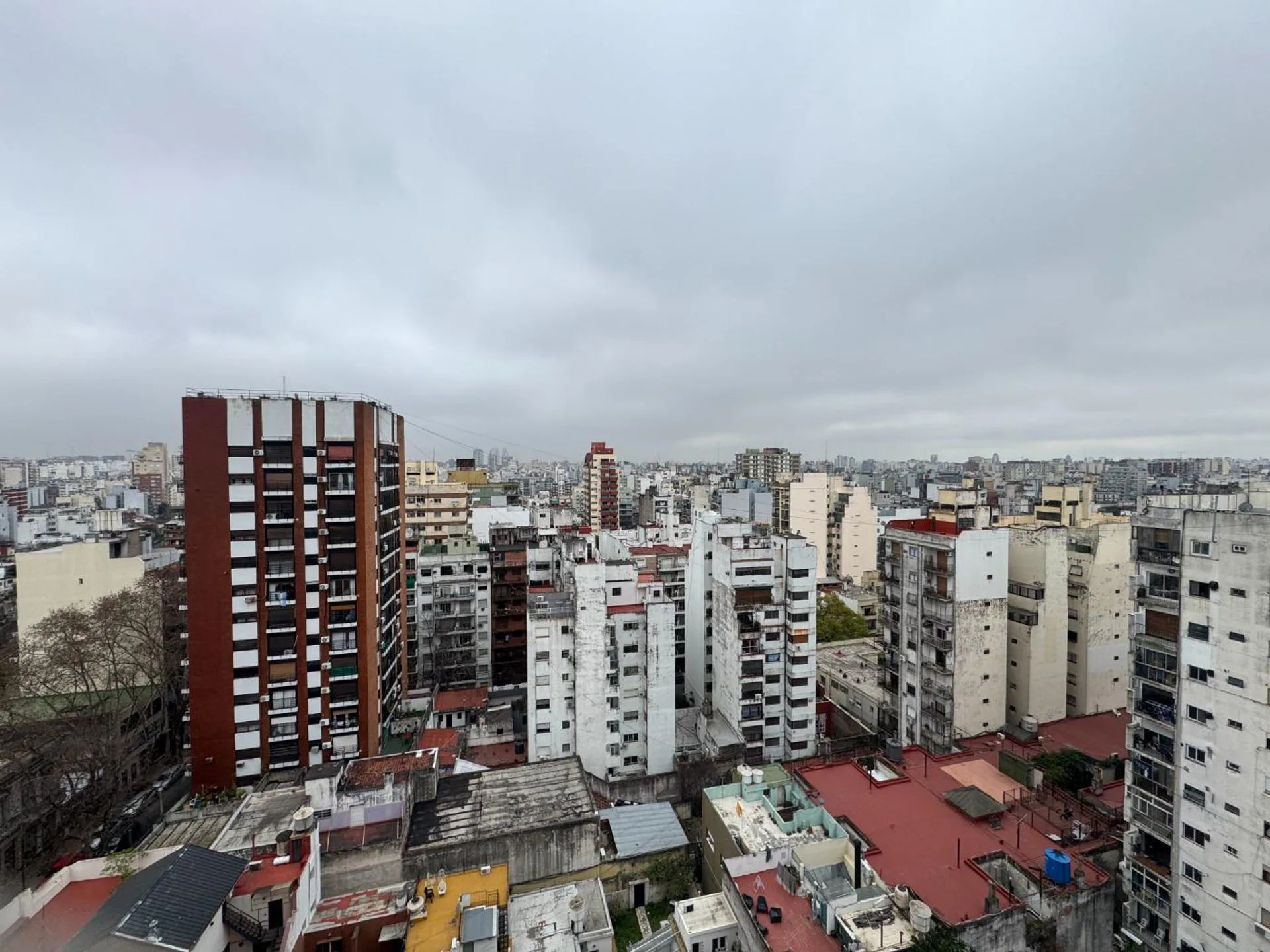 DEPARTAMENTO 3 AMB C/BALCON COCHERA Y AMENITIES! foto 3