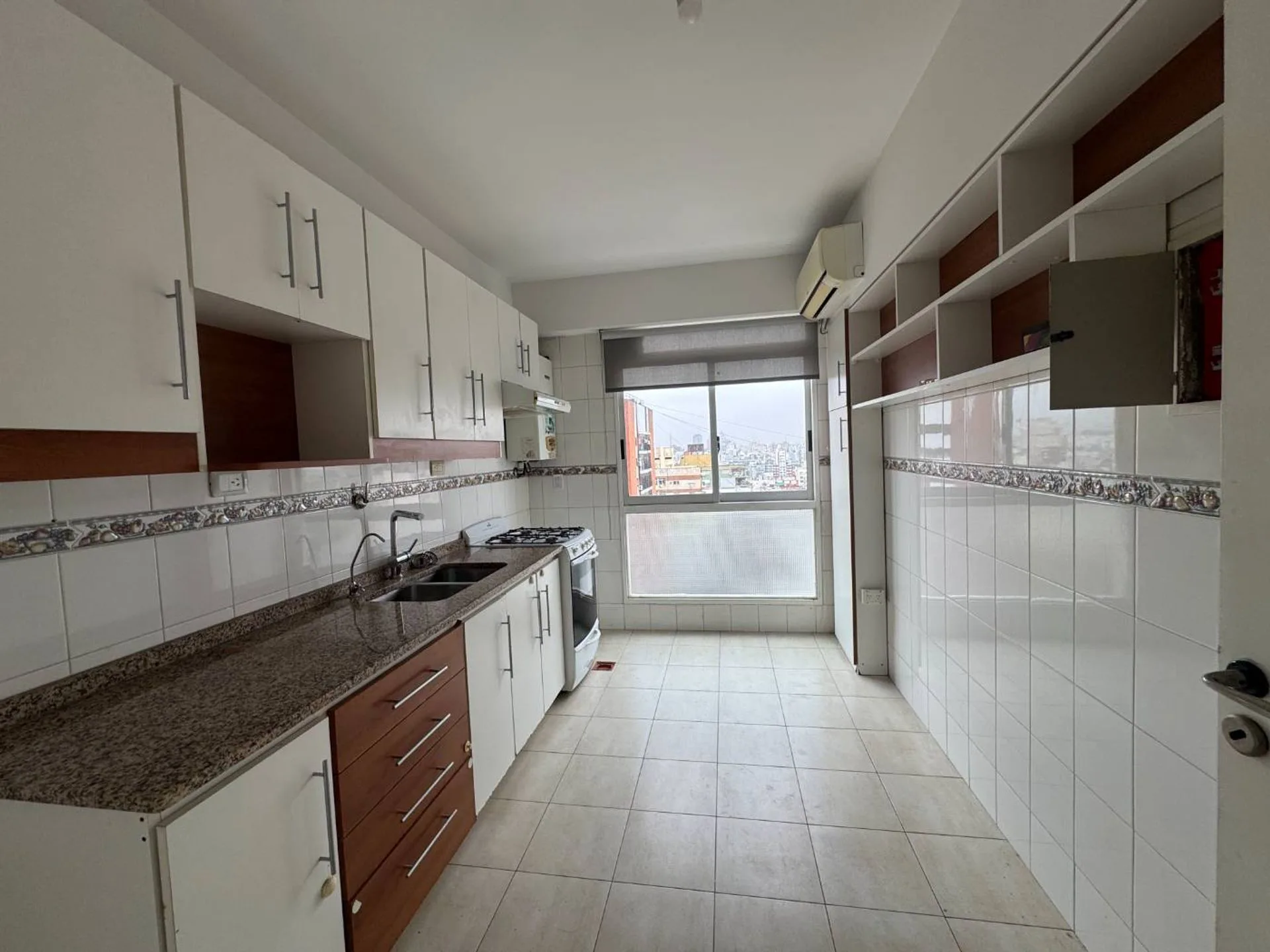 DEPARTAMENTO 3 AMB C/BALCON COCHERA Y AMENITIES! foto 5