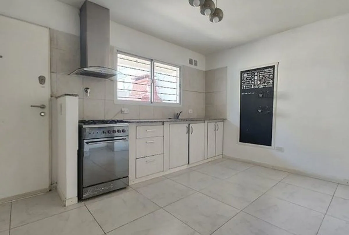 VENTA ITUZAINGO DUPLEX 4 AMB COCHERA APTO CREDITO foto 4