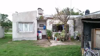 CASA EN VENTA EN BARRIO PECORELLI, SANTA FE ENTRE USUHAIA Y ACCESO ESPIL foto 2